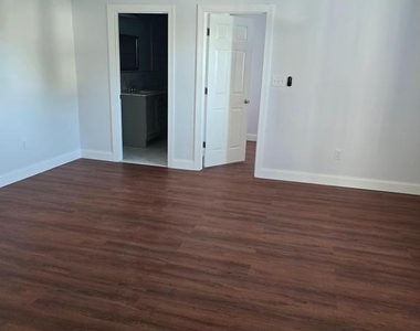 5927 Ridge Avenue - Photo Thumbnail 8