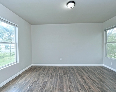 6121 Ponca St - Photo Thumbnail 8