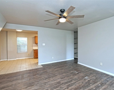 6121 Ponca St - Photo Thumbnail 3