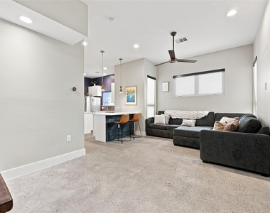 2800 Crest Ave - Photo Thumbnail 4