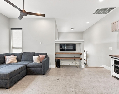 2800 Crest Ave - Photo Thumbnail 6