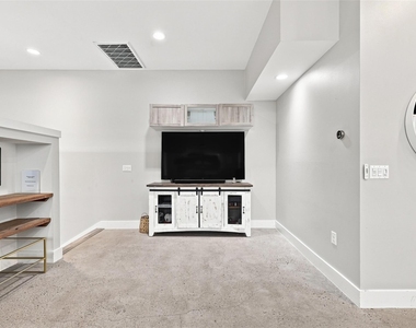 2800 Crest Ave - Photo Thumbnail 8