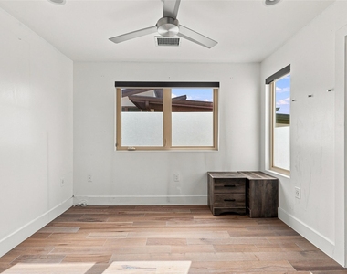 2800 Crest Ave - Photo Thumbnail 29