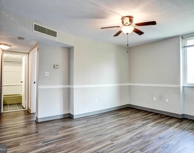 3323 Forest Lane - Photo Thumbnail 6