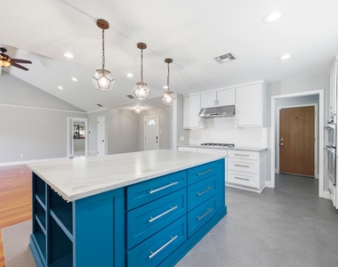 11826 Carshalton Dr - Photo Thumbnail 8