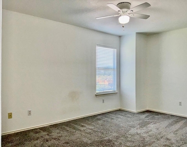 1405 Summercrest Blvd - Photo Thumbnail 24