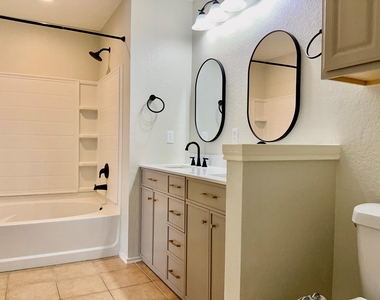 1405 Summercrest Blvd - Photo Thumbnail 15