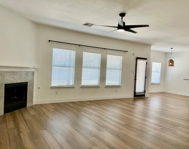 1405 Summercrest Blvd - Photo Thumbnail 3