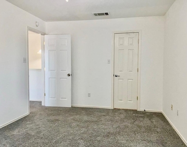 1405 Summercrest Blvd - Photo Thumbnail 25