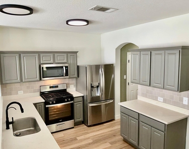 1405 Summercrest Blvd - Photo Thumbnail 5