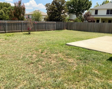 1405 Summercrest Blvd - Photo Thumbnail 28