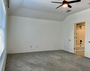 1405 Summercrest Blvd - Photo Thumbnail 13