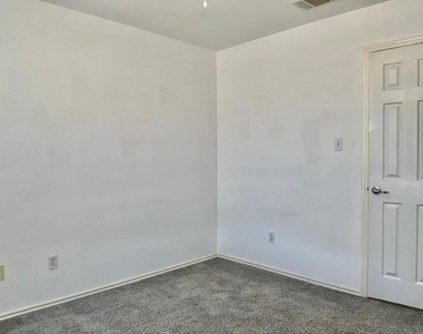 1405 Summercrest Blvd - Photo Thumbnail 21