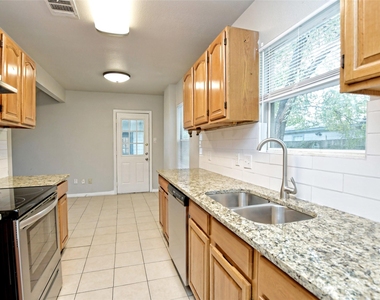 6121 Ponca St - Photo Thumbnail 7