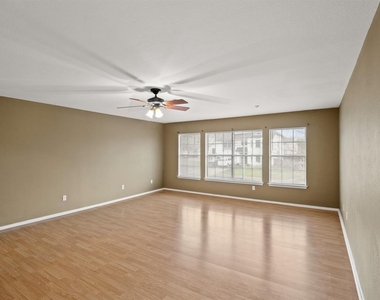 2411 Lavendale Ct - Photo Thumbnail 22
