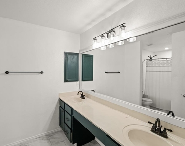 2411 Lavendale Ct - Photo Thumbnail 18