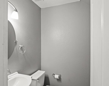 2411 Lavendale Ct - Photo Thumbnail 10