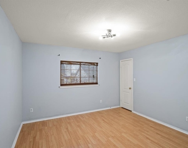 2411 Lavendale Ct - Photo Thumbnail 16