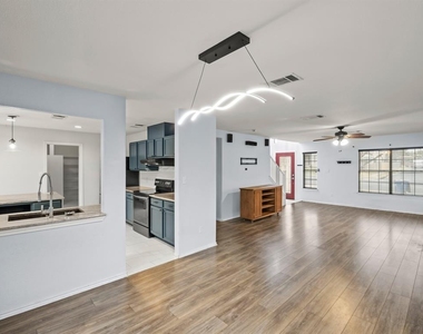 2411 Lavendale Ct - Photo Thumbnail 5