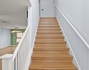2411 Lavendale Ct - Photo Thumbnail 12
