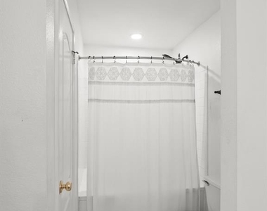 2411 Lavendale Ct - Photo Thumbnail 19