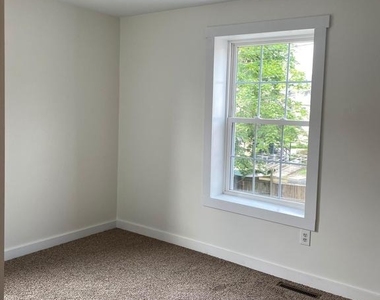 323 E Chestnut Street - Photo Thumbnail 3