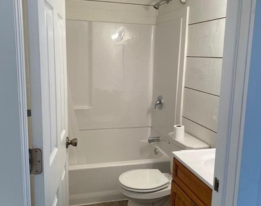 323 E Chestnut Street - Photo Thumbnail 4