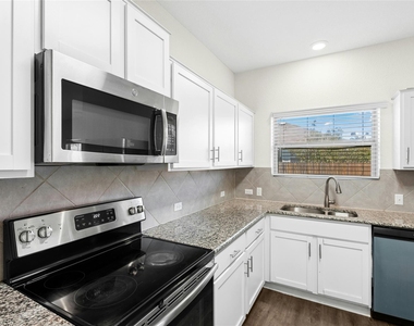 513 Circle Way - Photo Thumbnail 13
