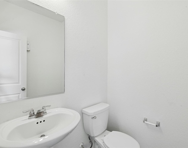 513 Circle Way - Photo Thumbnail 25