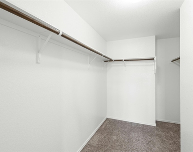 513 Circle Way - Photo Thumbnail 33