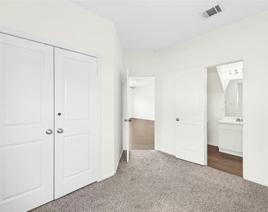 513 Circle Way - Photo Thumbnail 28