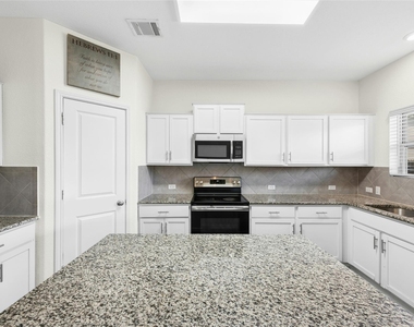 513 Circle Way - Photo Thumbnail 14