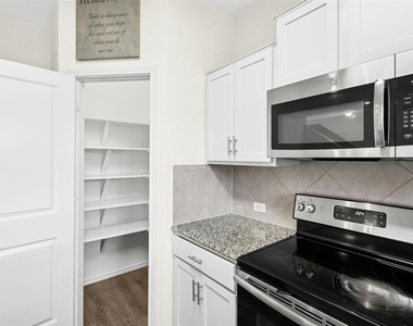 513 Circle Way - Photo Thumbnail 12