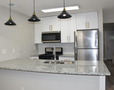 1814 Rawhide Loop - Photo Thumbnail 11