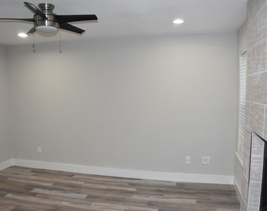 1814 Rawhide Loop - Photo Thumbnail 2