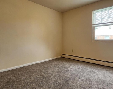 804 Vaughn Road - Photo Thumbnail 6