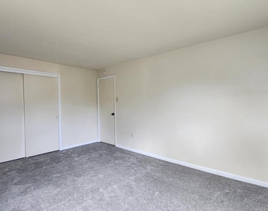 804 Vaughn Road - Photo Thumbnail 5
