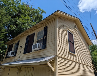 304 E 42nd St - Photo Thumbnail 1