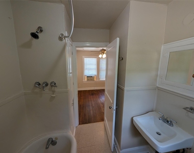 304 E 42nd St - Photo Thumbnail 18