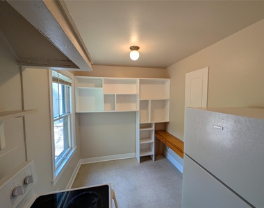 304 E 42nd St - Photo Thumbnail 10