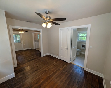 304 E 42nd St - Photo Thumbnail 13