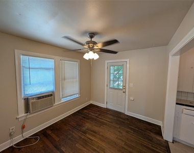 304 E 42nd St - Photo Thumbnail 5
