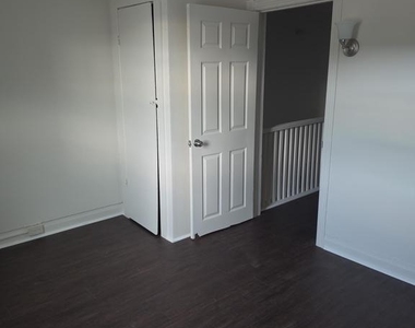 243 E Valley Road - Photo Thumbnail 7
