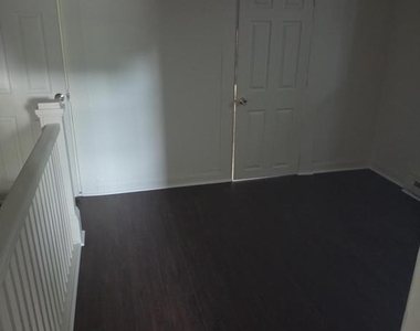 243 E Valley Road - Photo Thumbnail 5