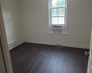 243 E Valley Road - Photo Thumbnail 6