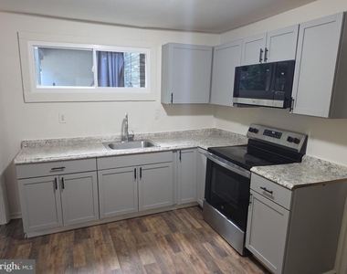 243 E Valley Road - Photo Thumbnail 4