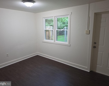 243 E Valley Road - Photo Thumbnail 2