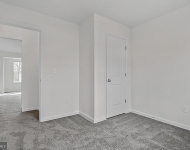 26 Laurel Way - Photo Thumbnail 13