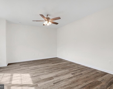 24 Laurel Way - Photo Thumbnail 4