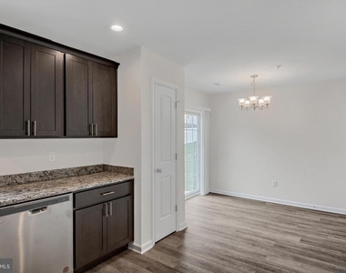 24 Laurel Way - Photo Thumbnail 6